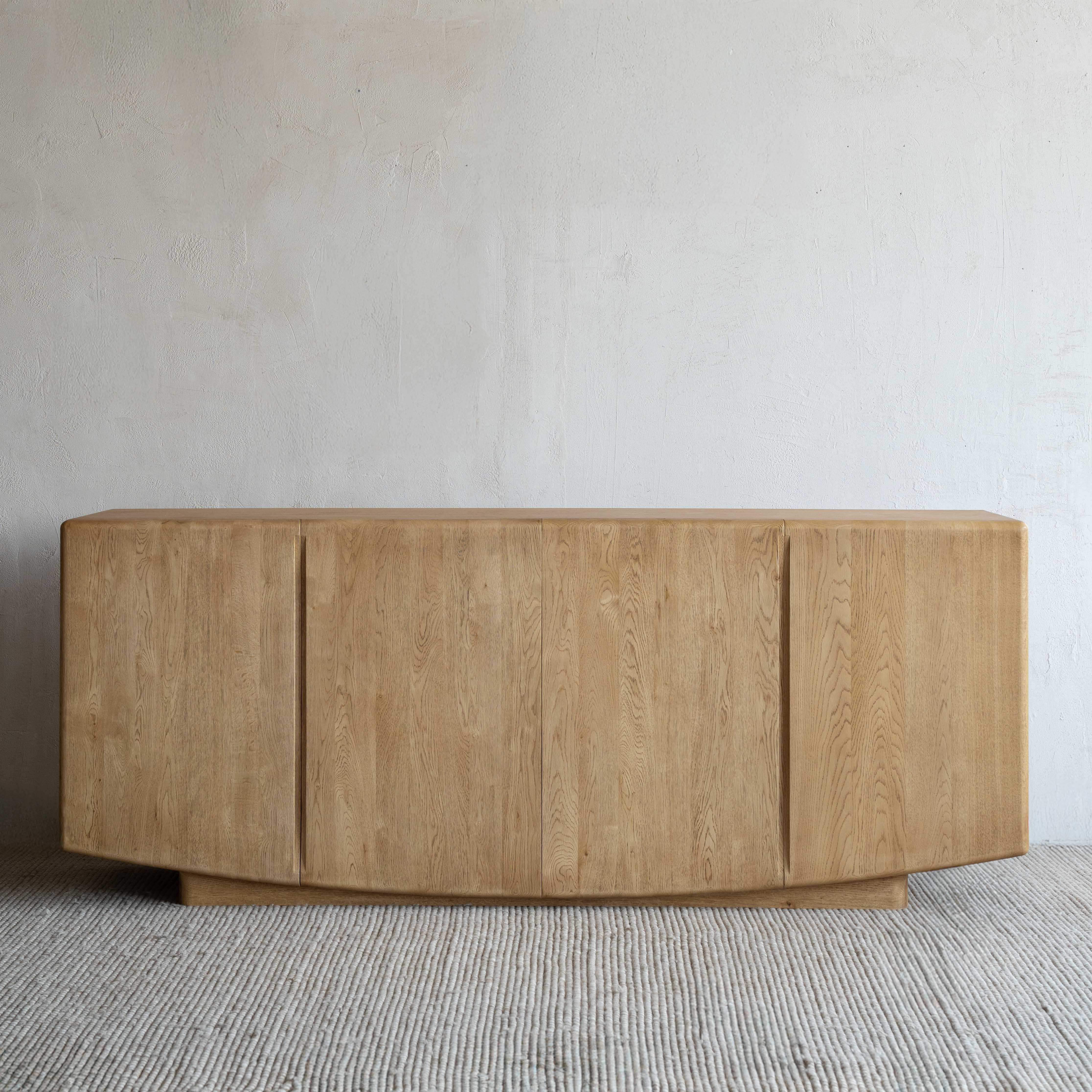 وحدة تلفزيون من خشب الدردار بتصميم عتيق على شكل عرش - كبيرة 