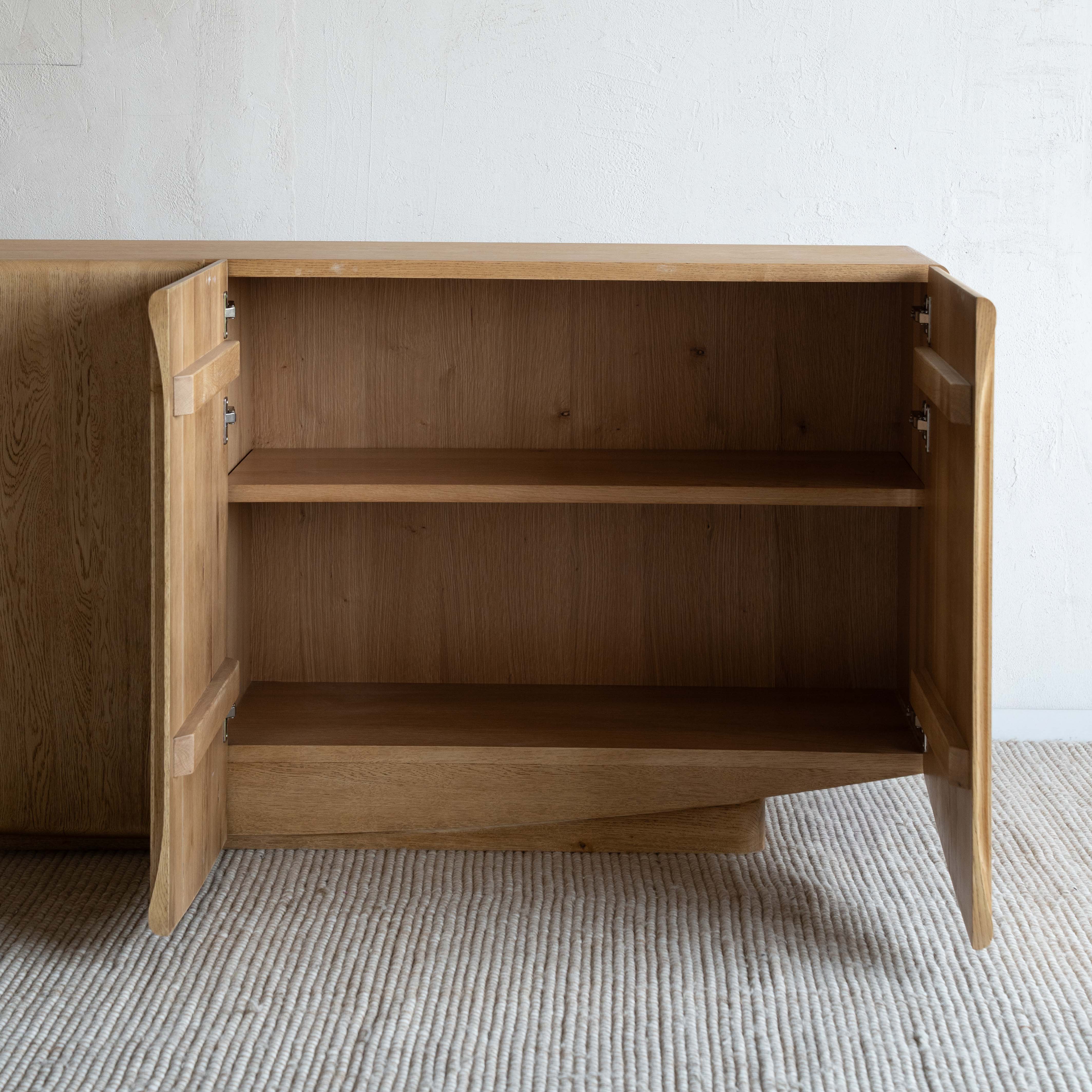 وحدة تلفزيون من خشب الدردار بتصميم عتيق على شكل عرش - كبيرة 