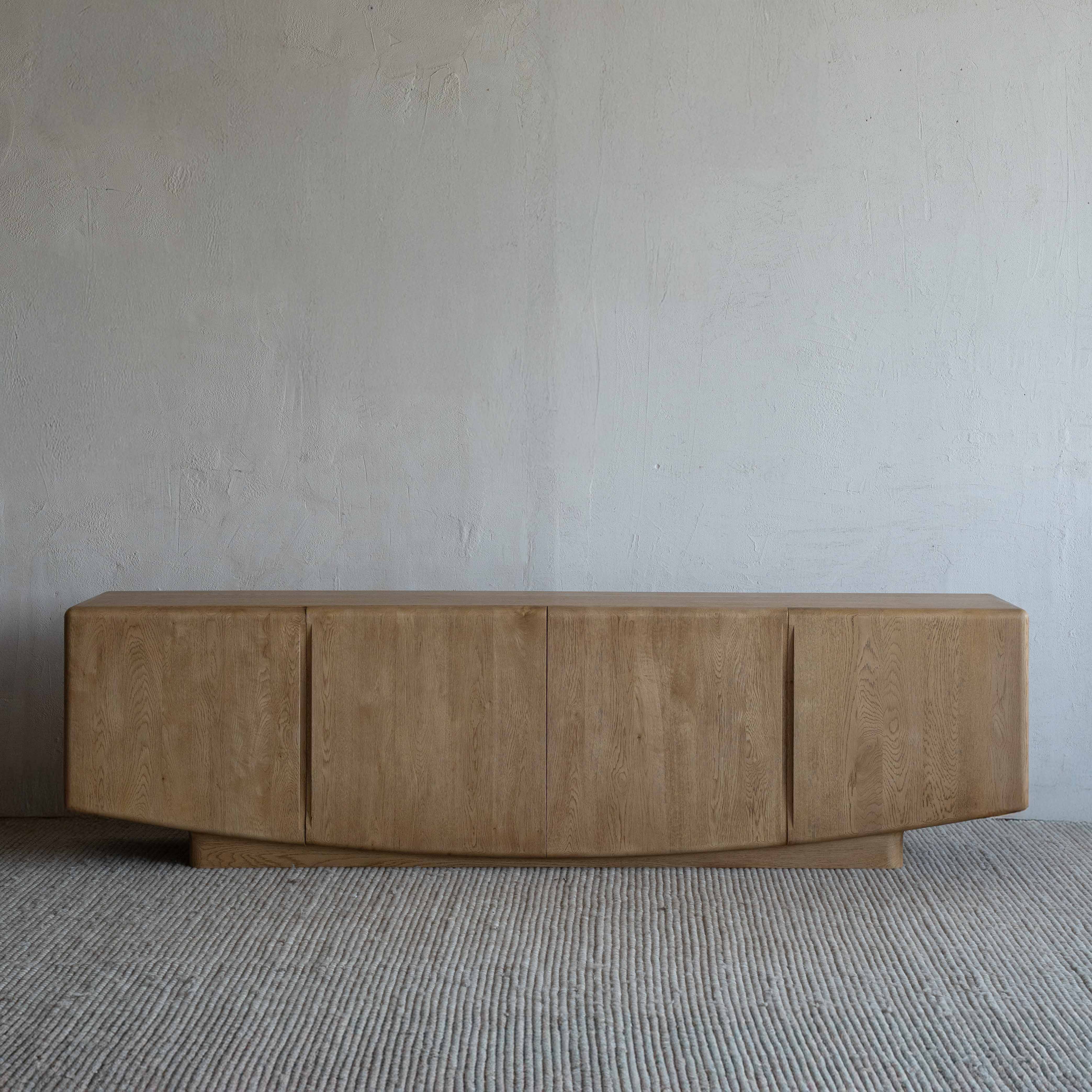 وحدة تلفزيون من خشب الدردار بتصميم عتيق على شكل عرش - كبيرة 