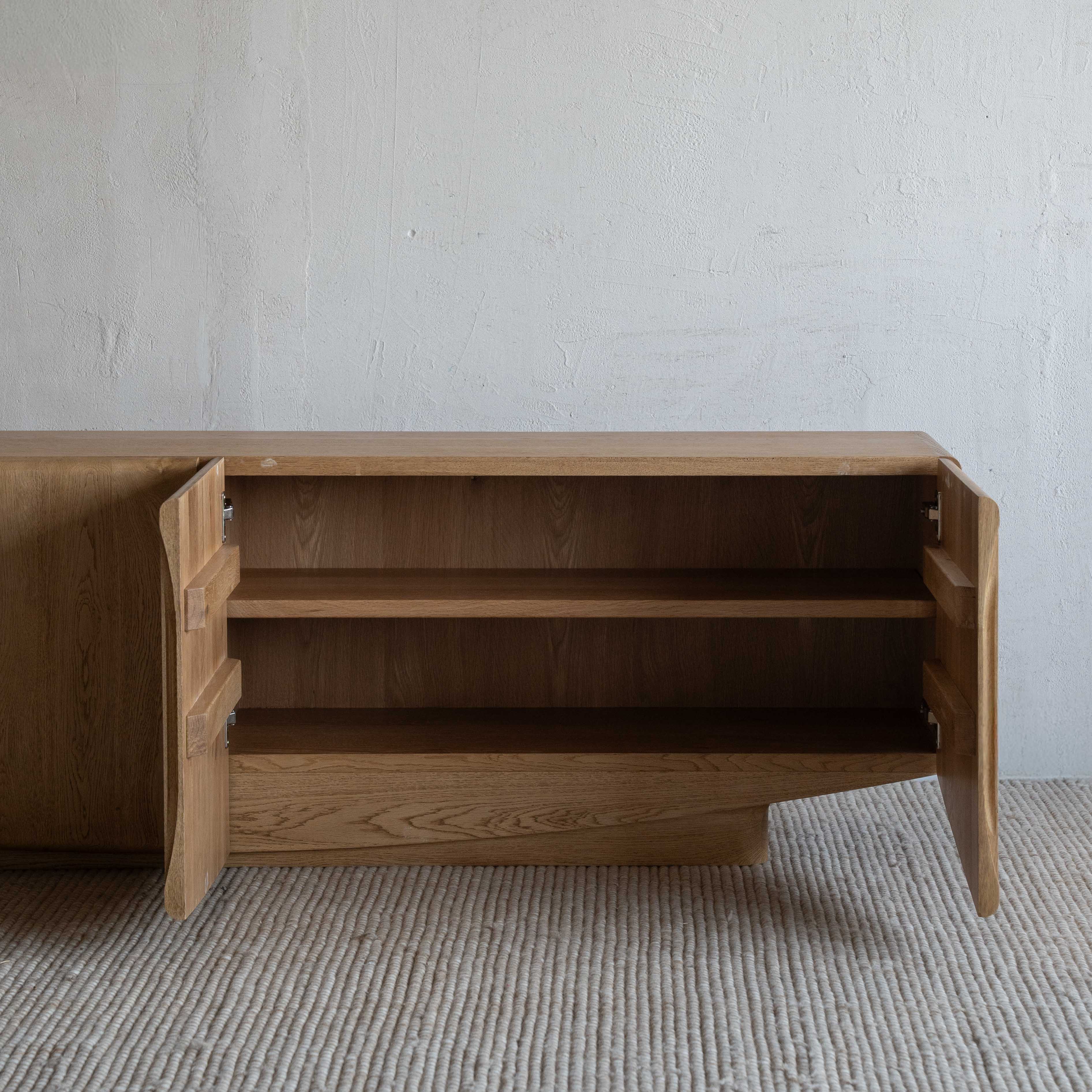 وحدة تلفزيون من خشب الدردار بتصميم عتيق على شكل عرش - كبيرة 