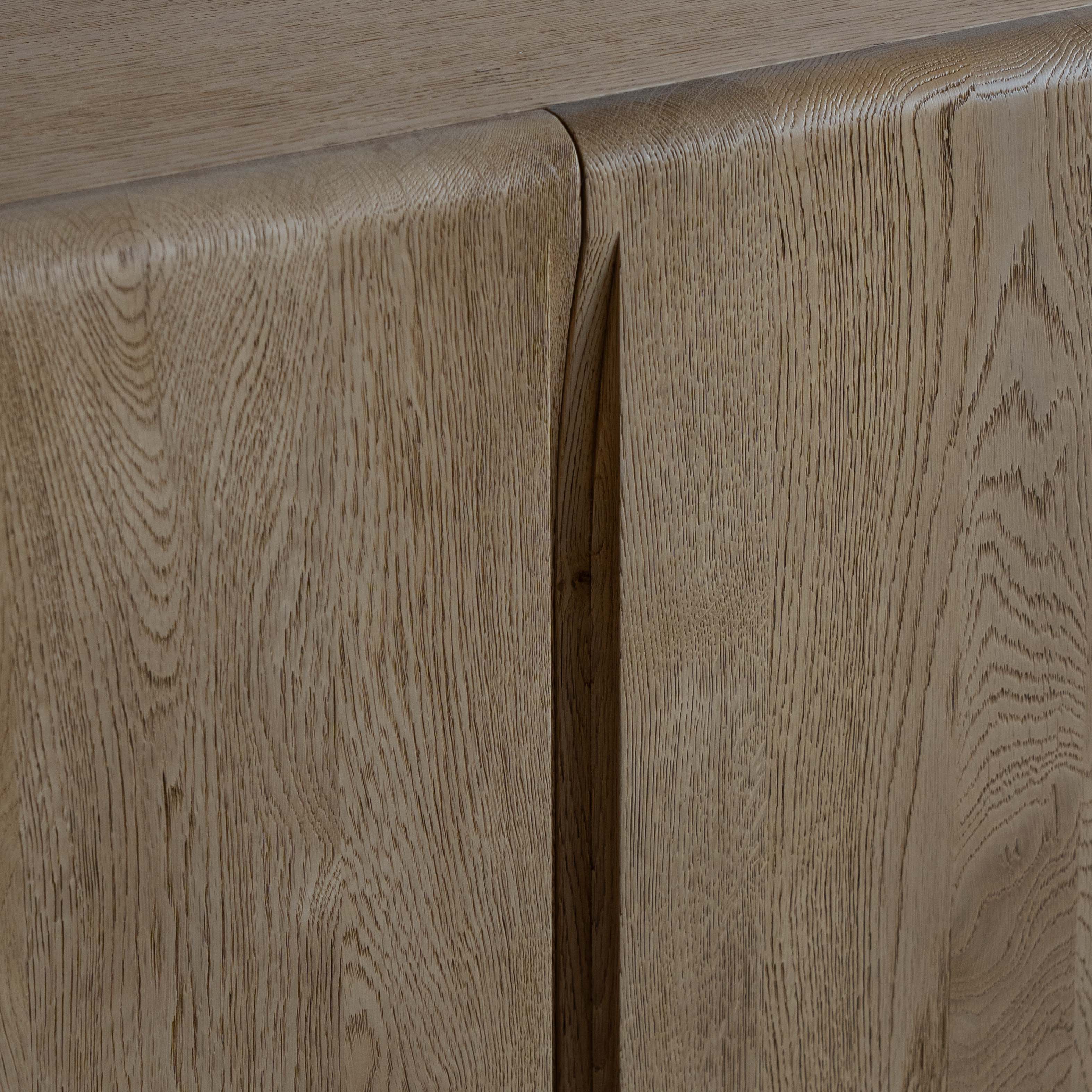 وحدة تلفزيون من خشب الدردار بتصميم عتيق على شكل عرش - كبيرة 