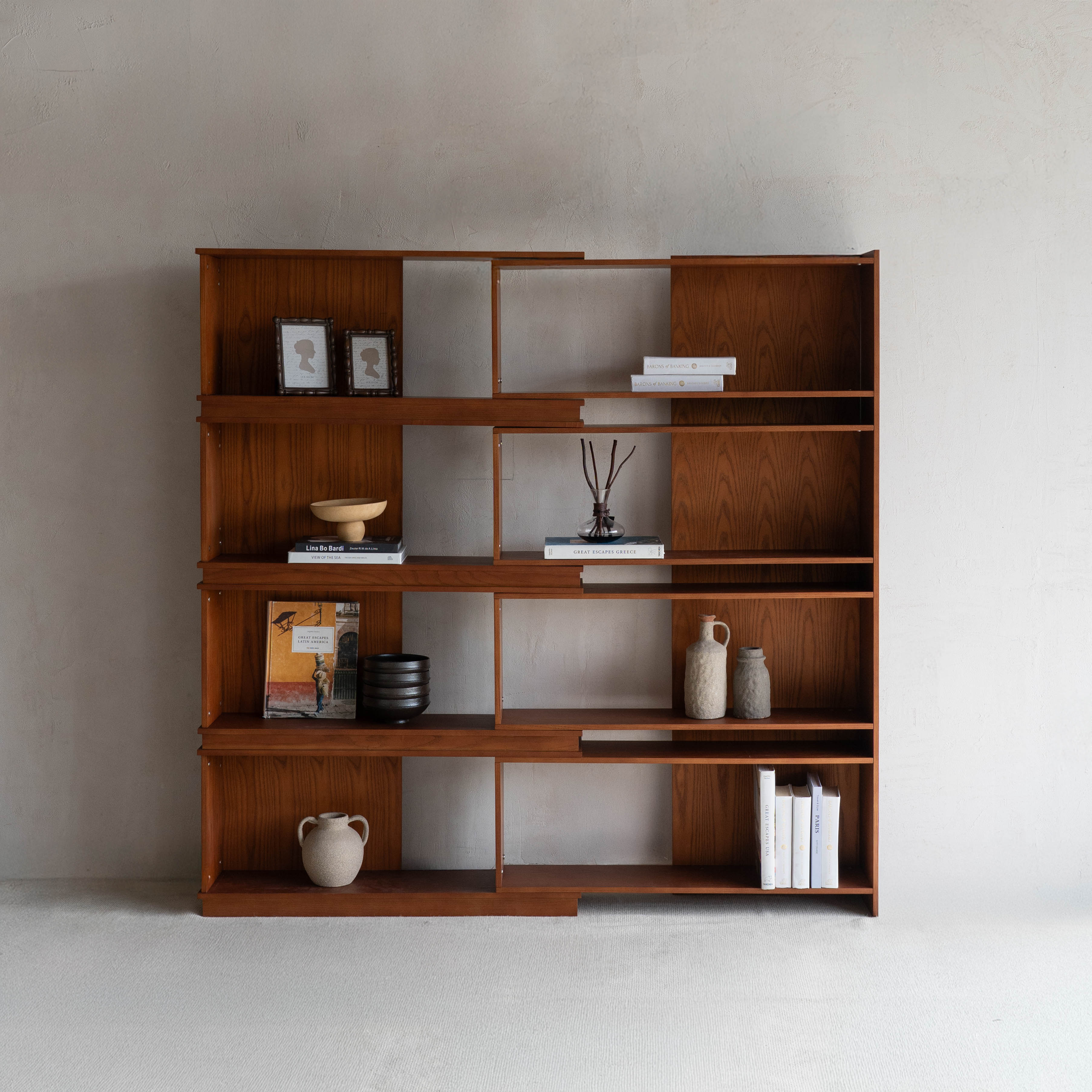 رف كتب قابل للطي والتمديد من منتصف القرن