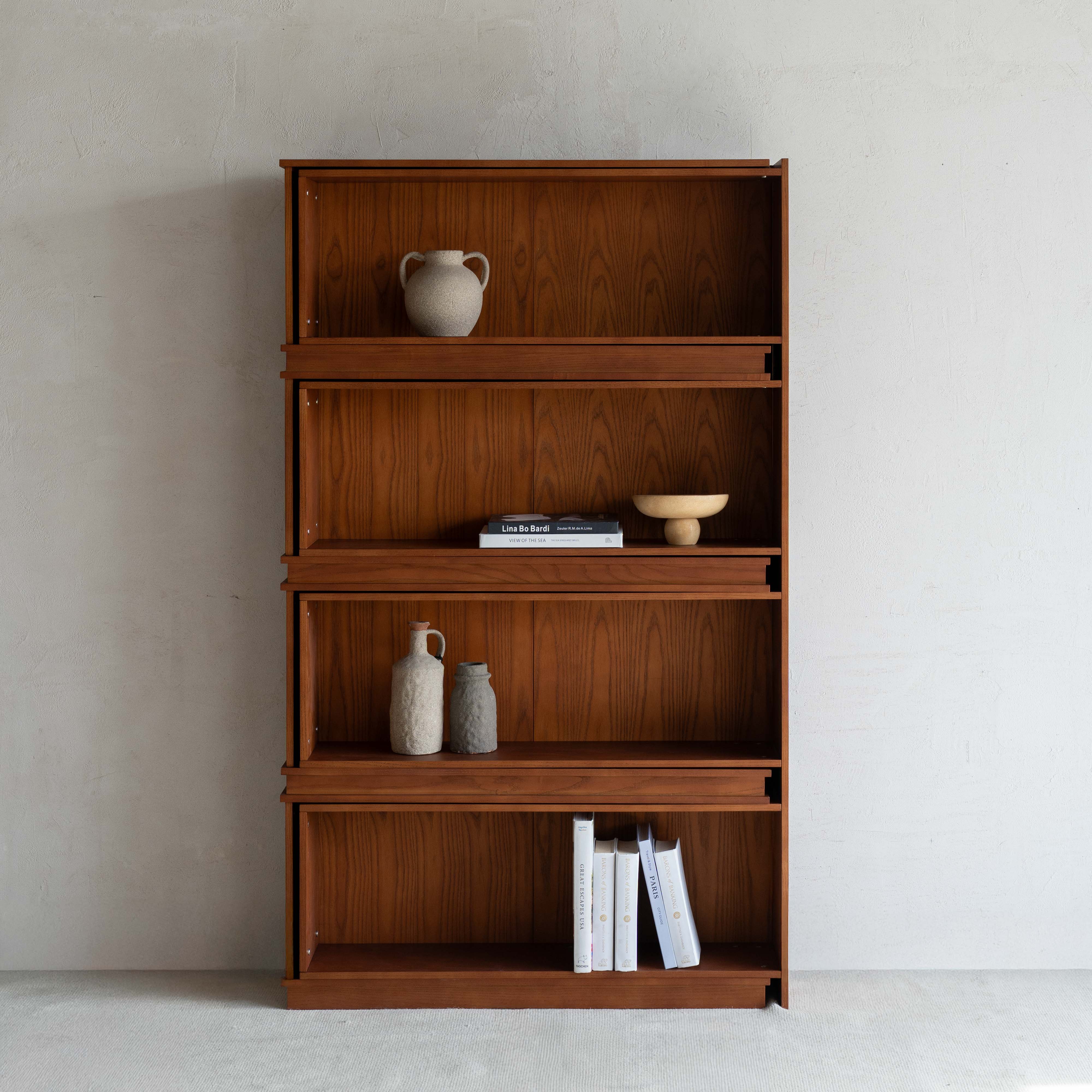 رف كتب قابل للطي والتمديد من منتصف القرن