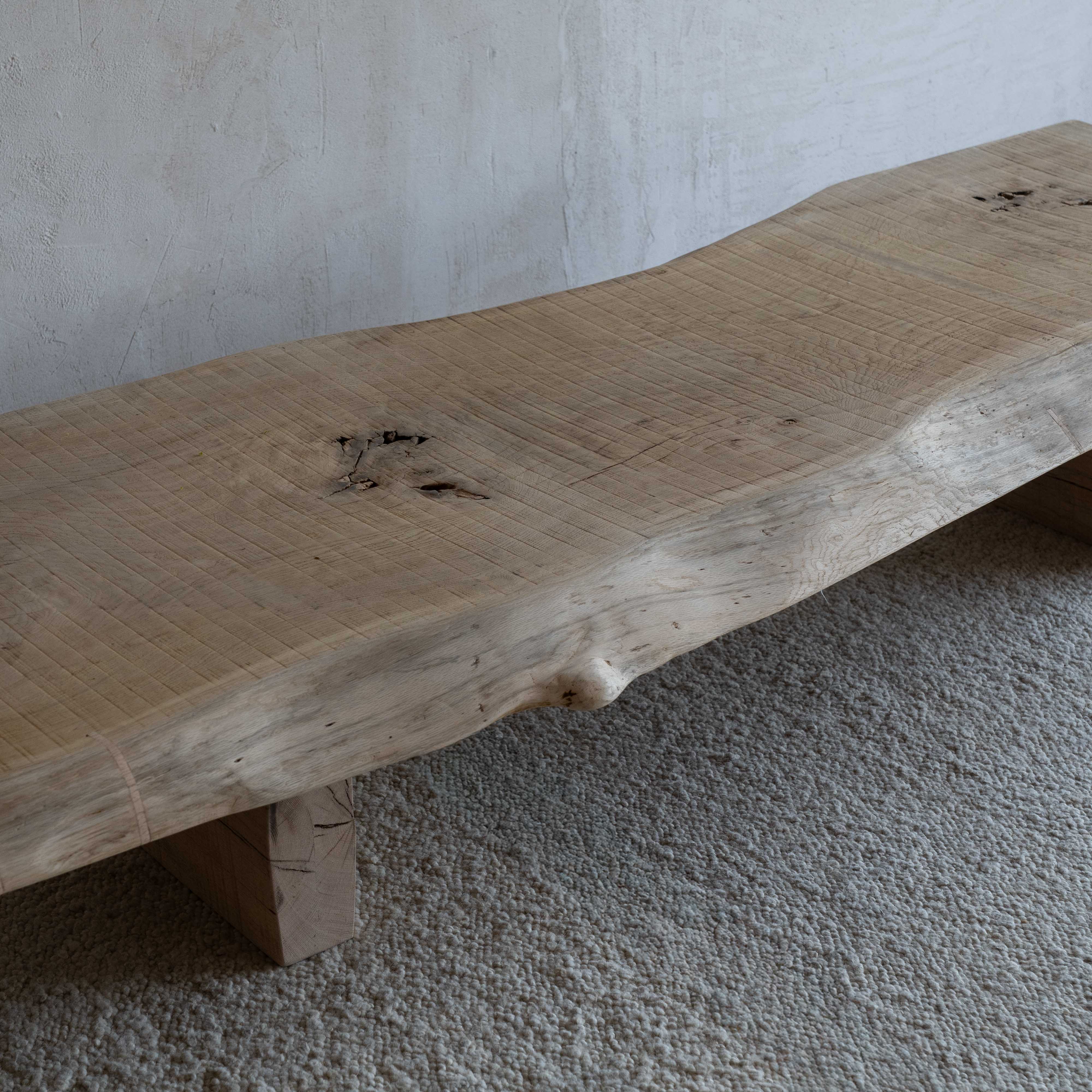 طاولة قهوة ميزو - إيكو ذات الشكل العضوي على الطراز الياباني وابي سابي