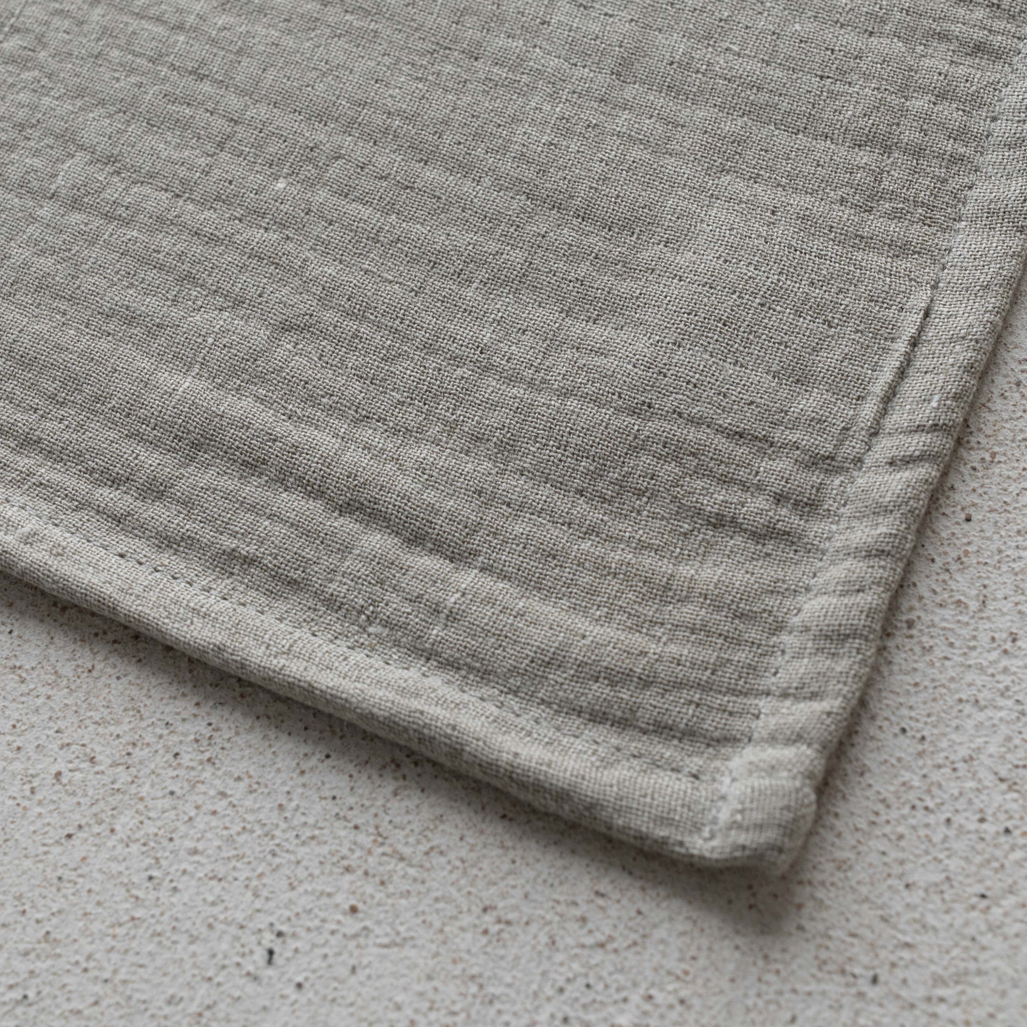 مجموعة مناديل طاولة منقوشة مكونة من قطعتين - رمادي