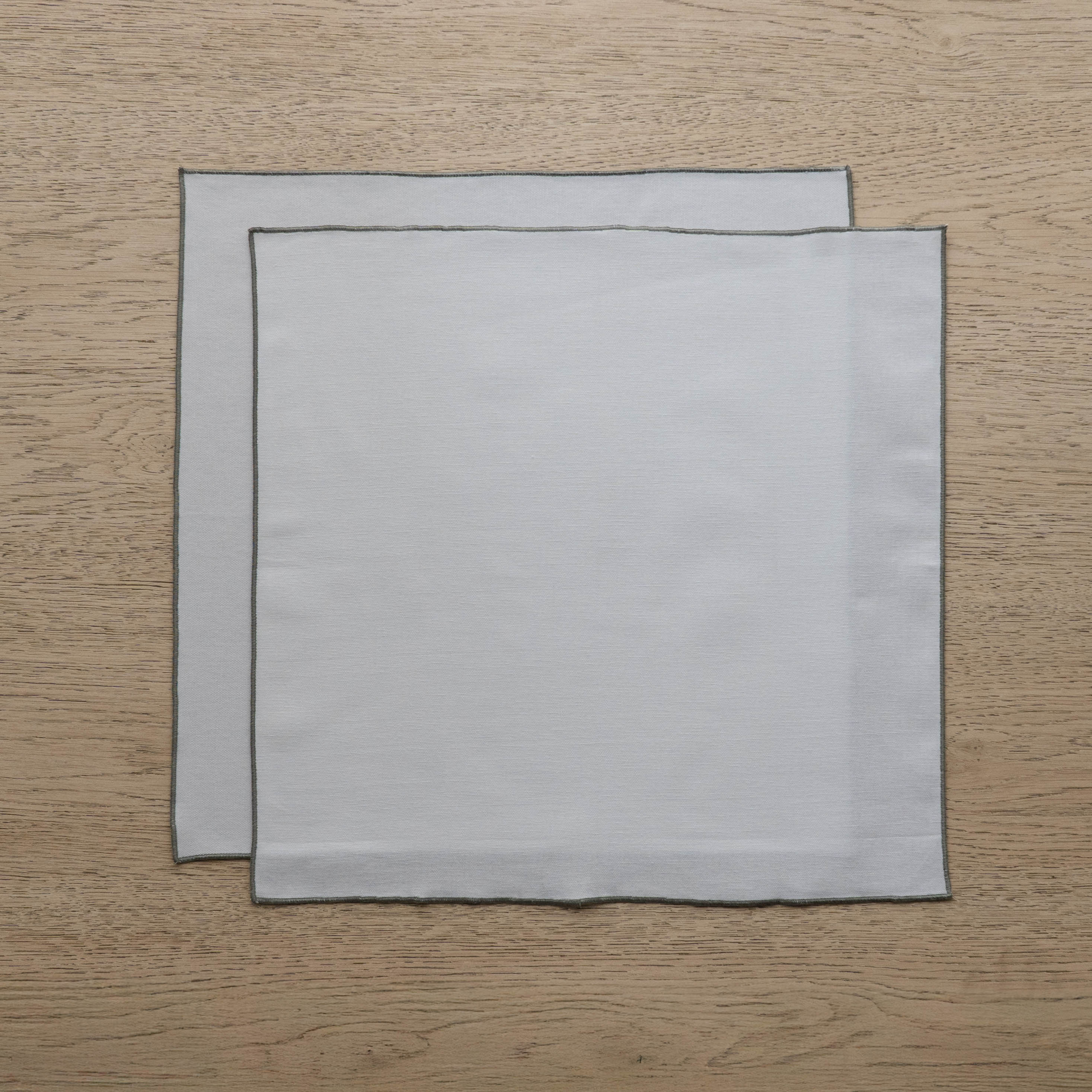 WS - طقم مناديل طاولة من الكتان مكون من قطعتين - أبيض/أخضر