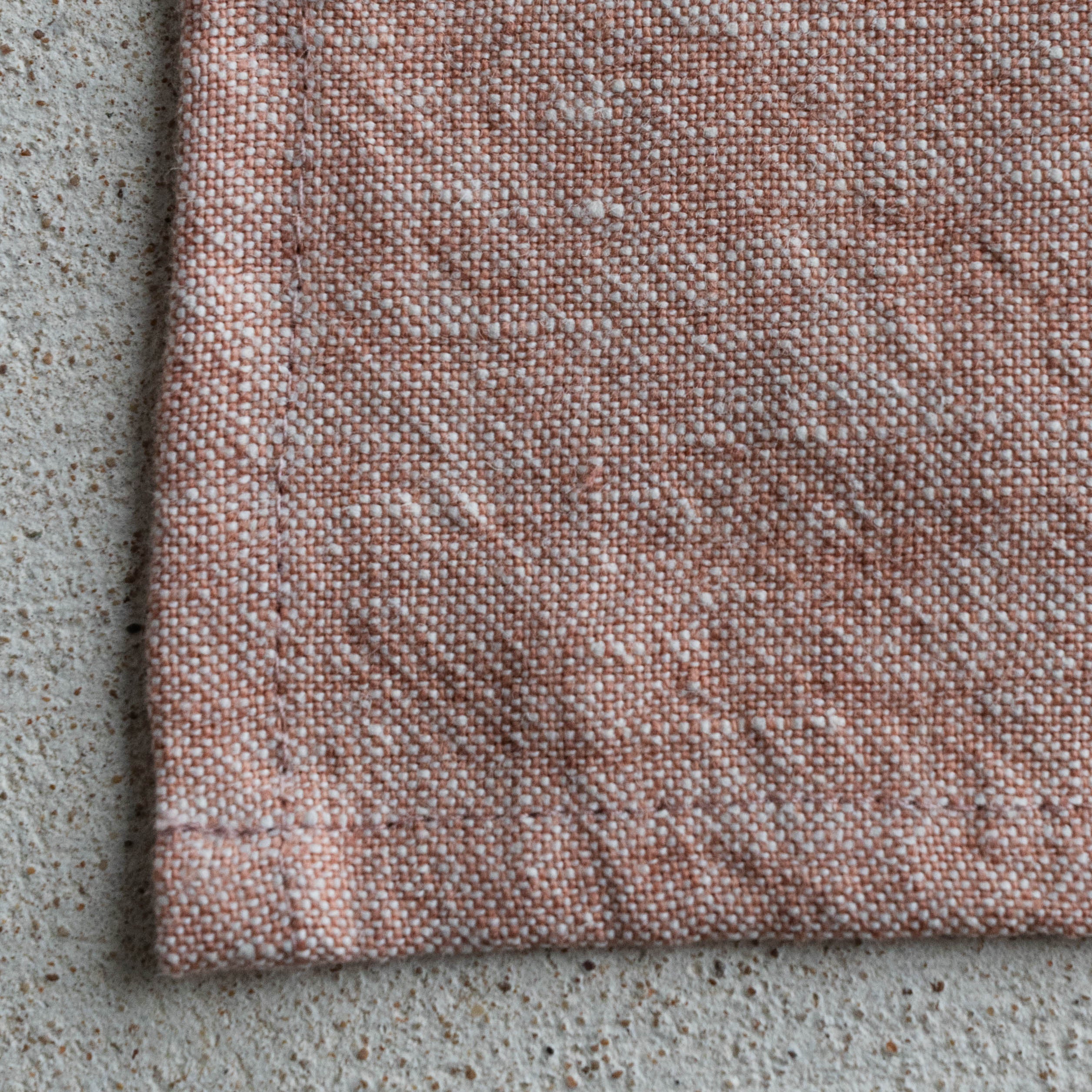 مجموعة مناديل طاولة منقوشة مكونة من قطعتين - رمادي