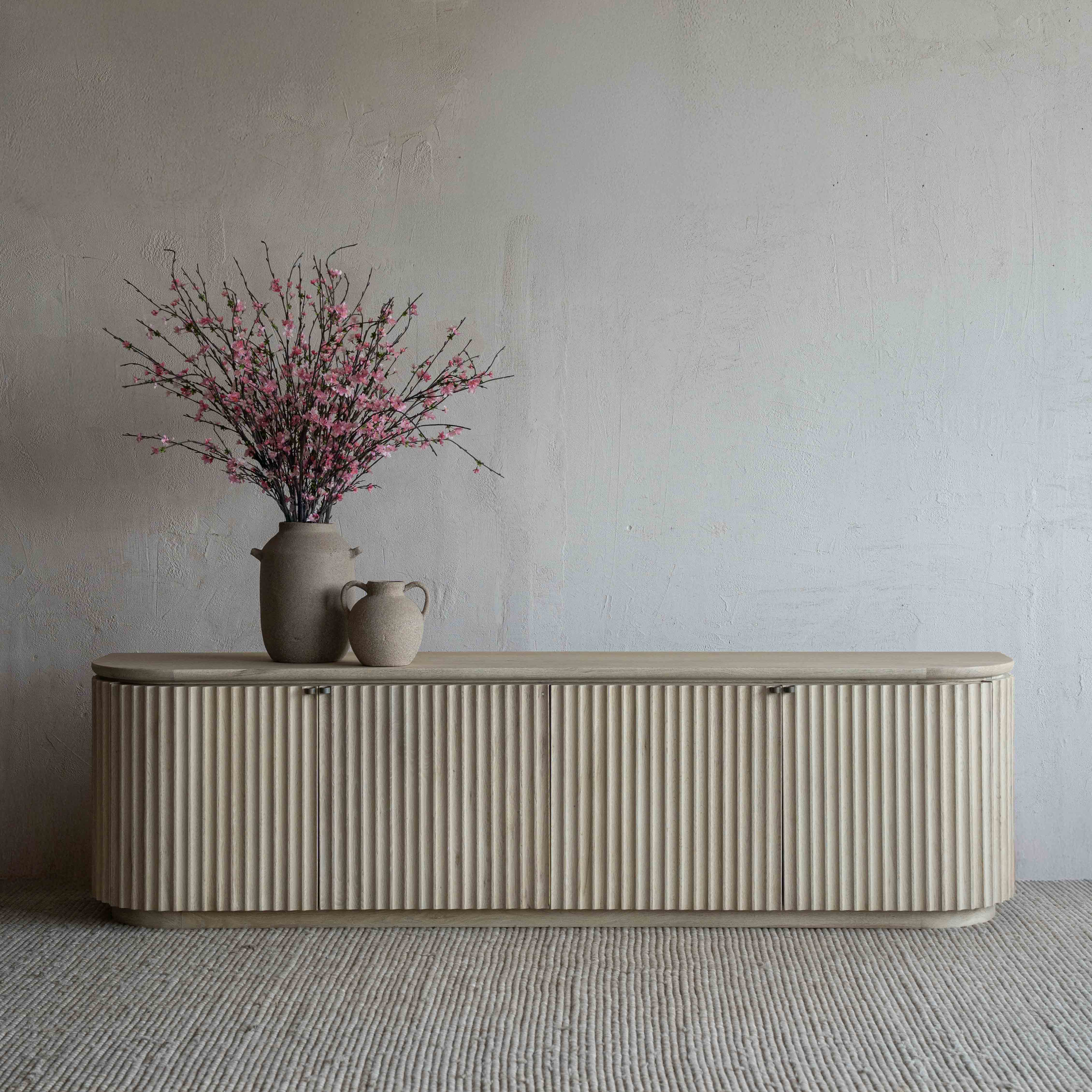 وحدة تلفزيون من خشب الدردار بتصميم عتيق على شكل عرش - كبيرة 