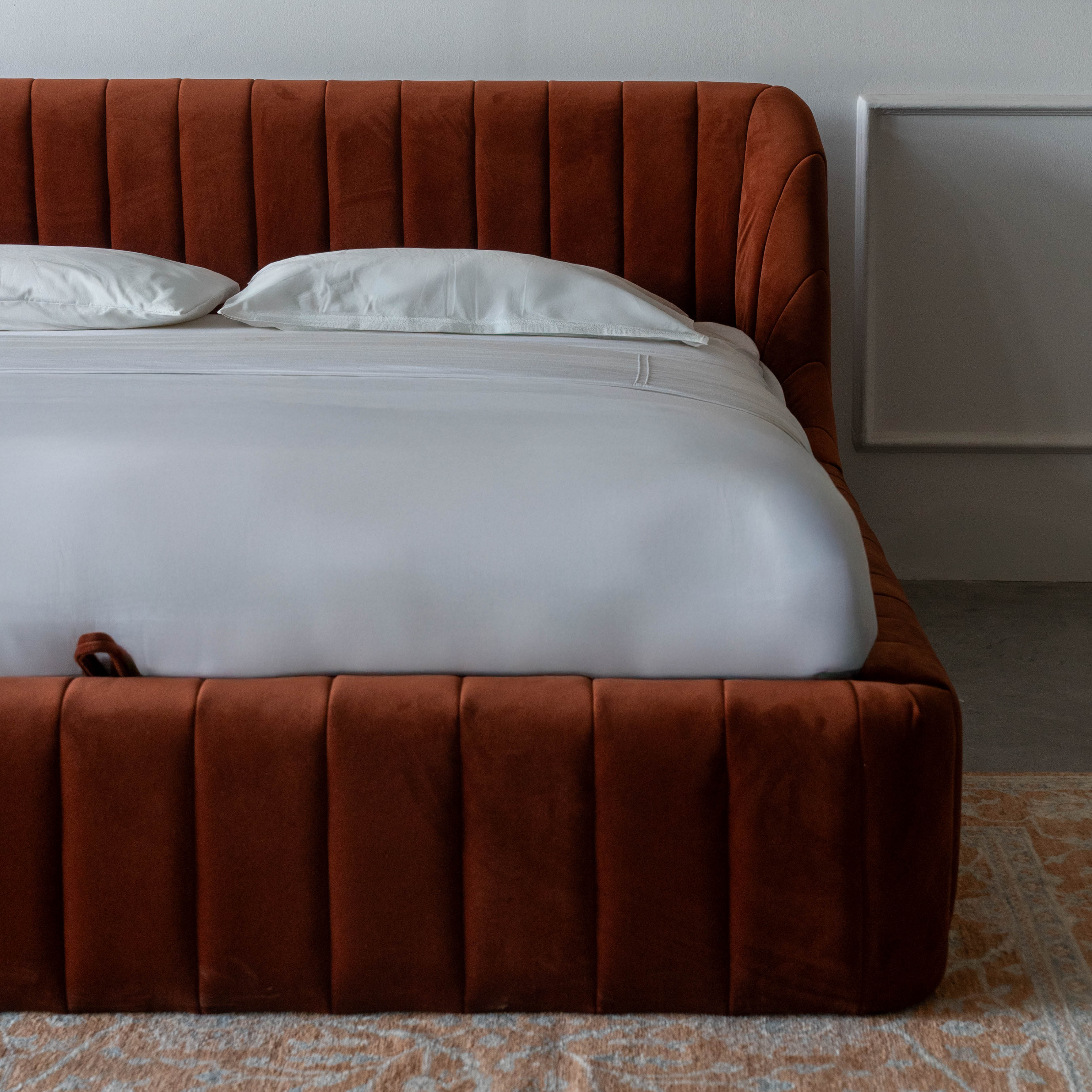 سرير ثاليا براون العصري والفاخر بحجم كينج 180×200 سم 