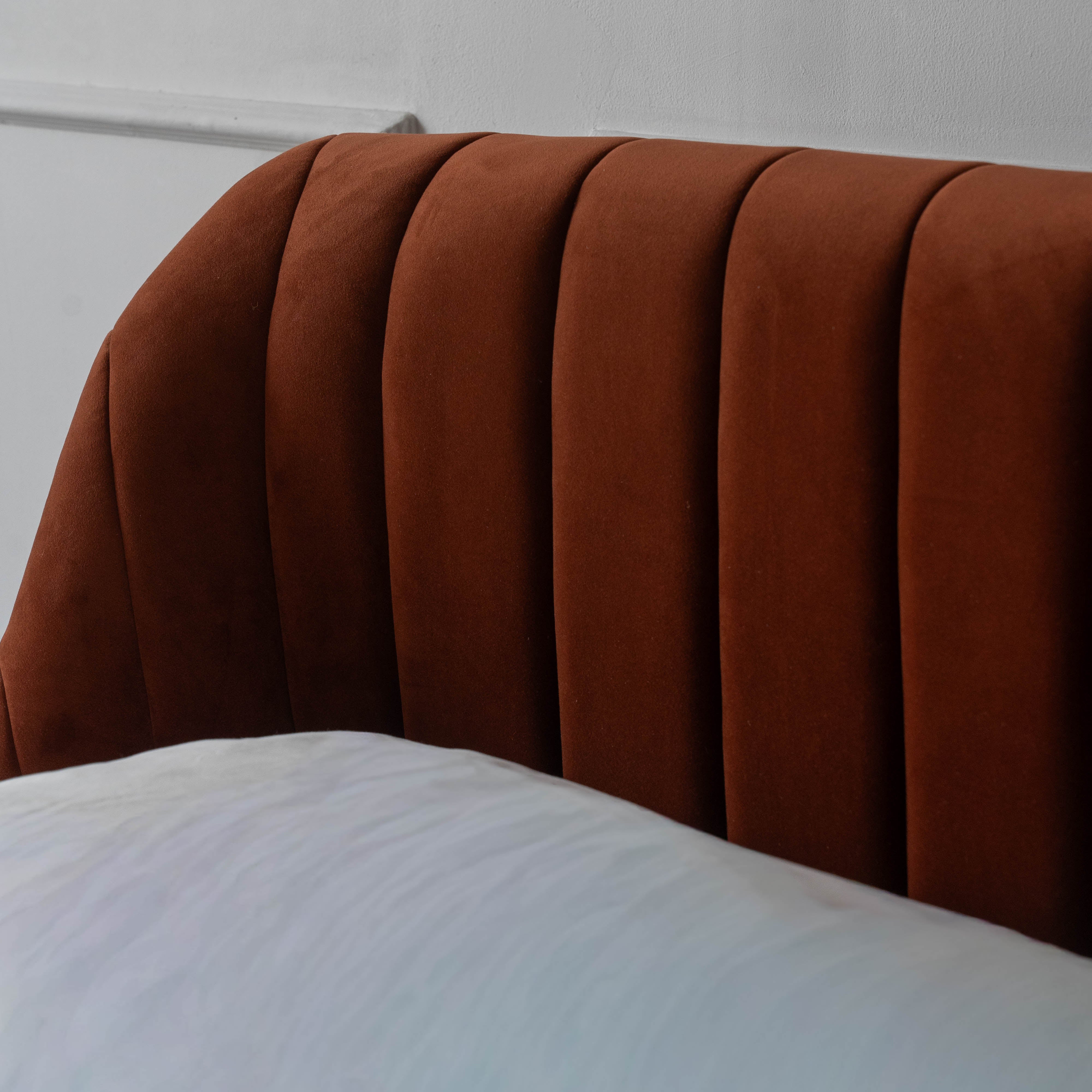 سرير ثاليا براون العصري والفاخر بحجم كينج 180×200 سم 