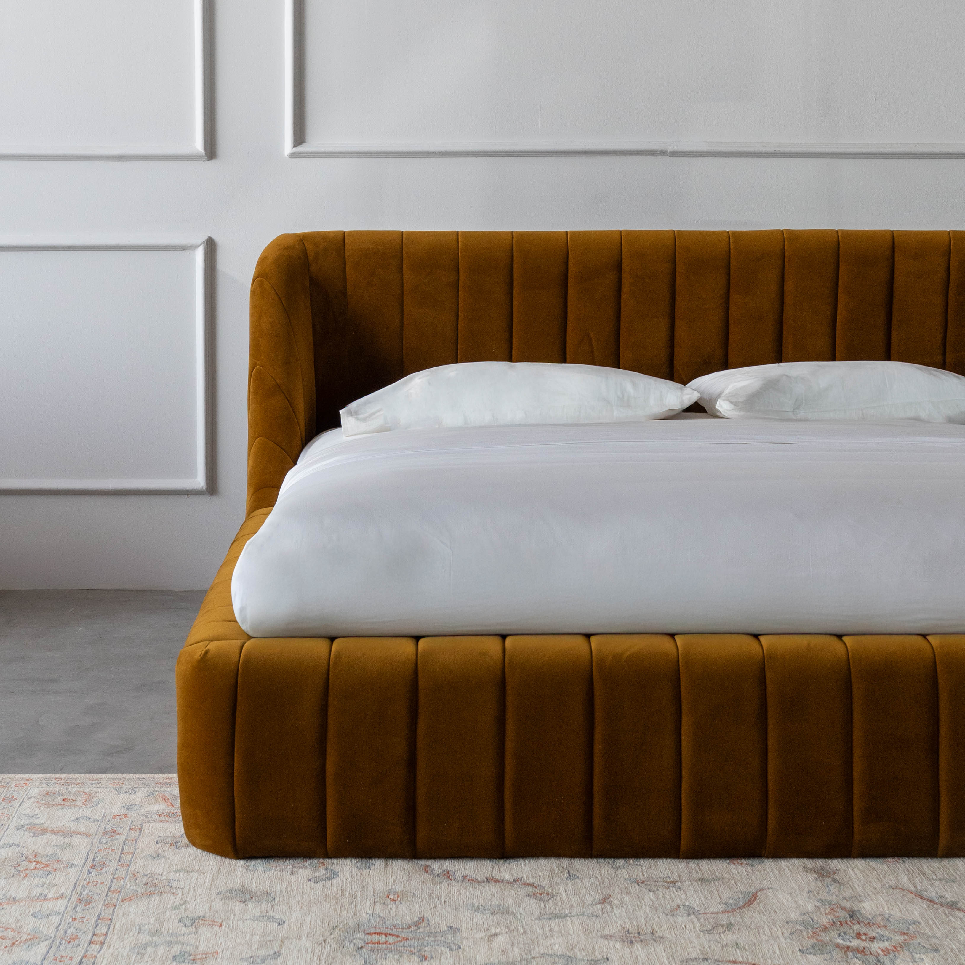 سرير ثاليا براون العصري والفاخر بحجم كينج 180×200 سم 