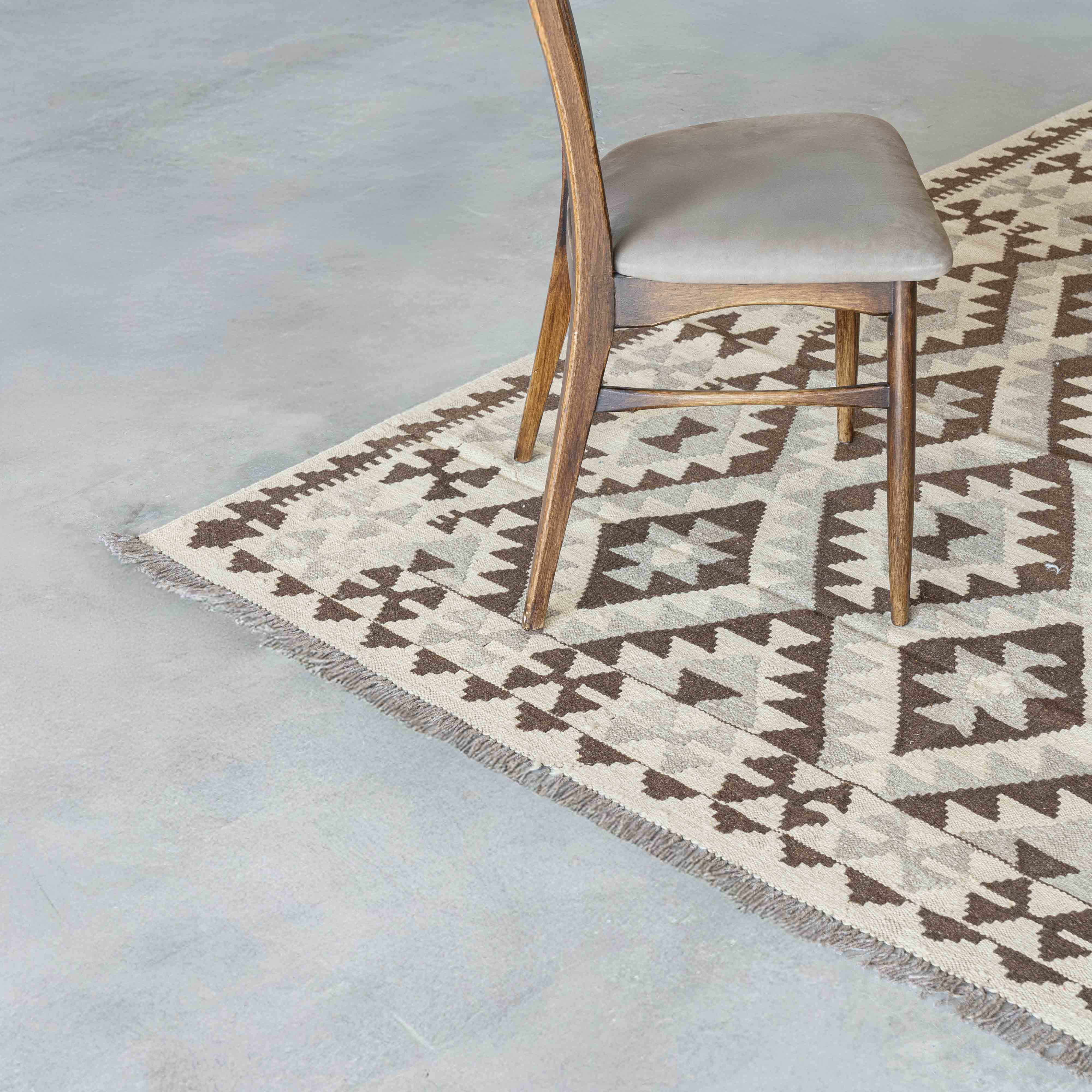 Marrakech Handcrafted Classic Vintage Wool Kilim Beige Rug - Rug - WS Living Furniture Home Furniture Stores in Dubai