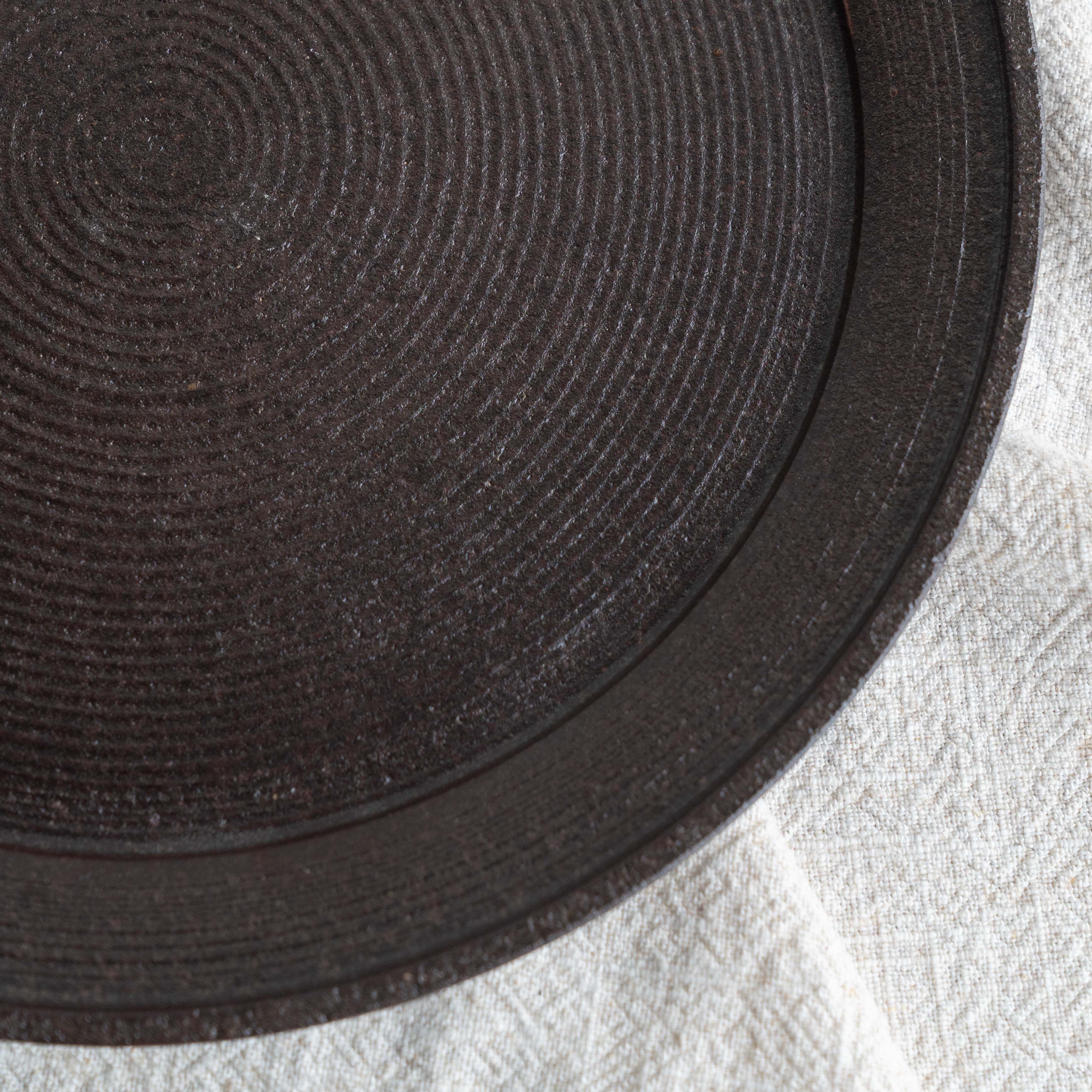 Claycore Terracotta Dinner Plate - Black | Small