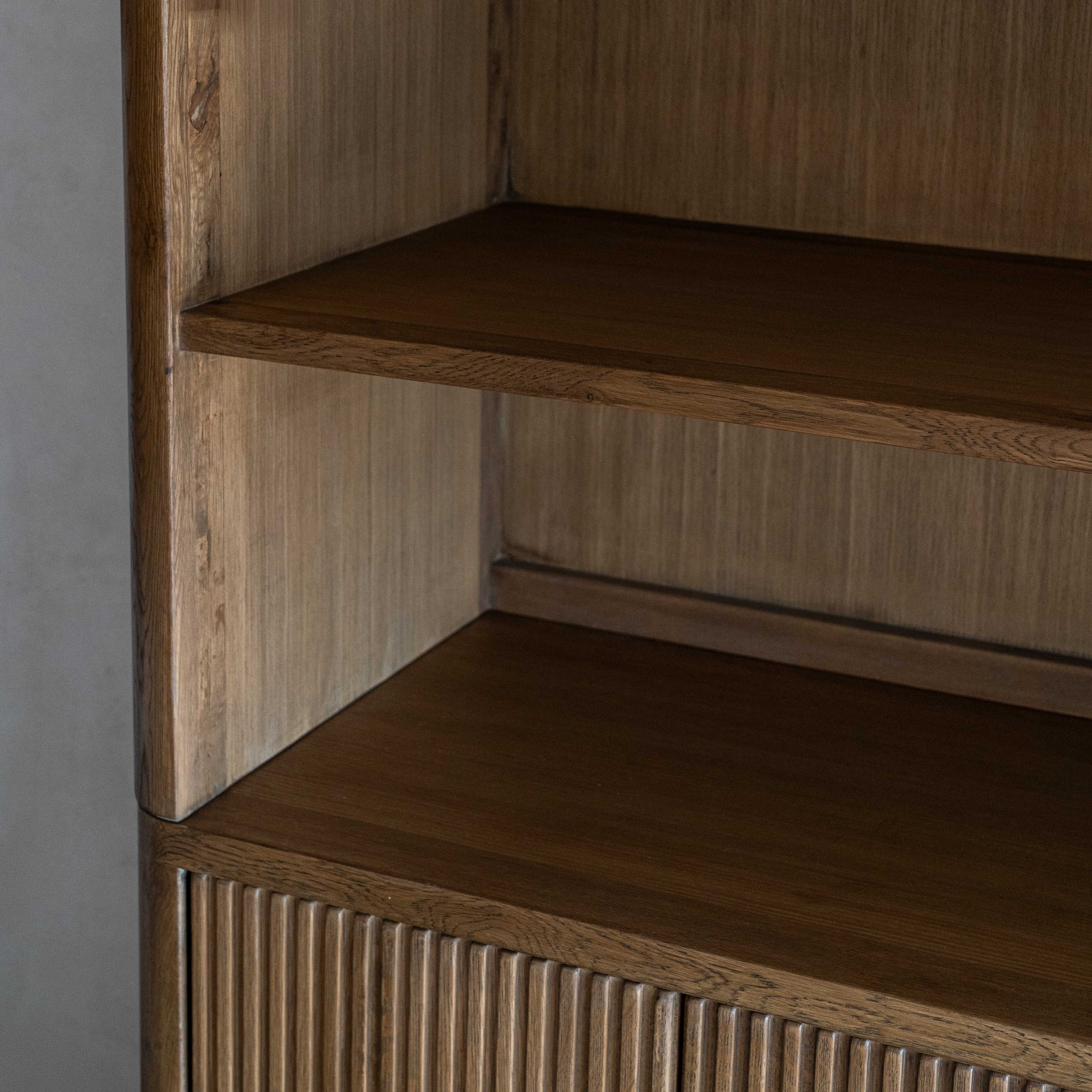 Ruvic Vintage Style Display Shelf And Cabinet