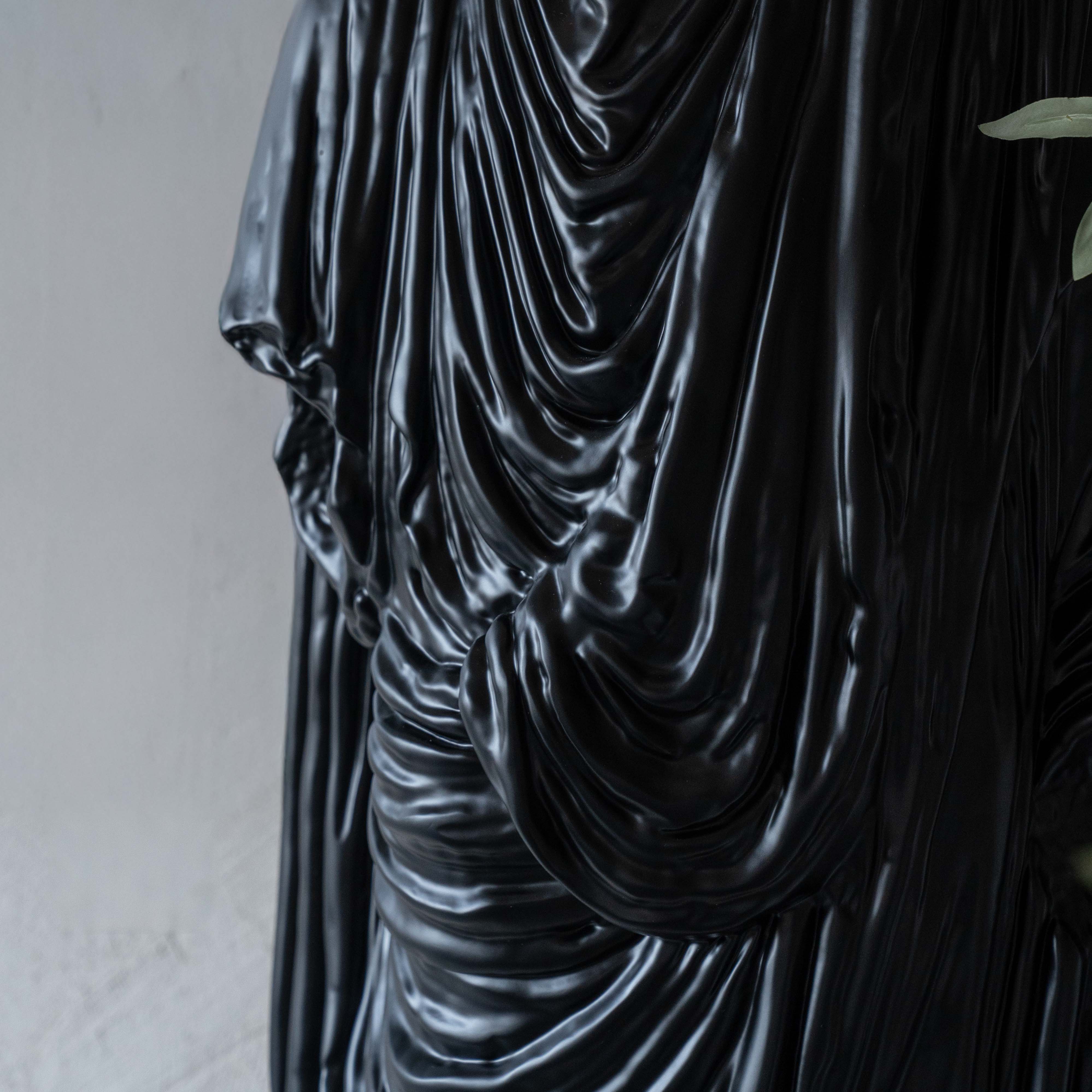 Augusta Decorative Faceless Black Roman Sculpture