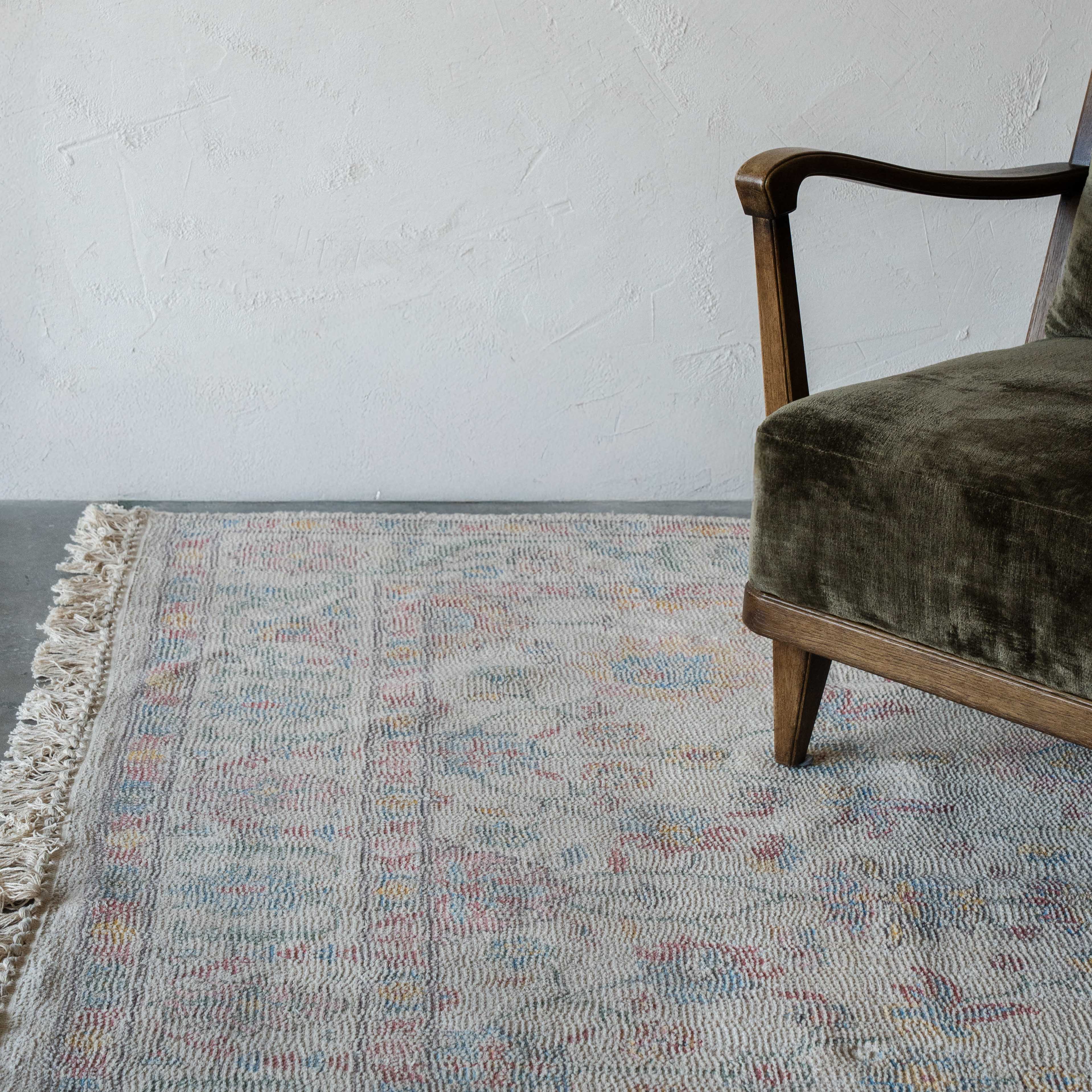 Floral Vintage-Style Persian Handloom Rug - TLR0354
