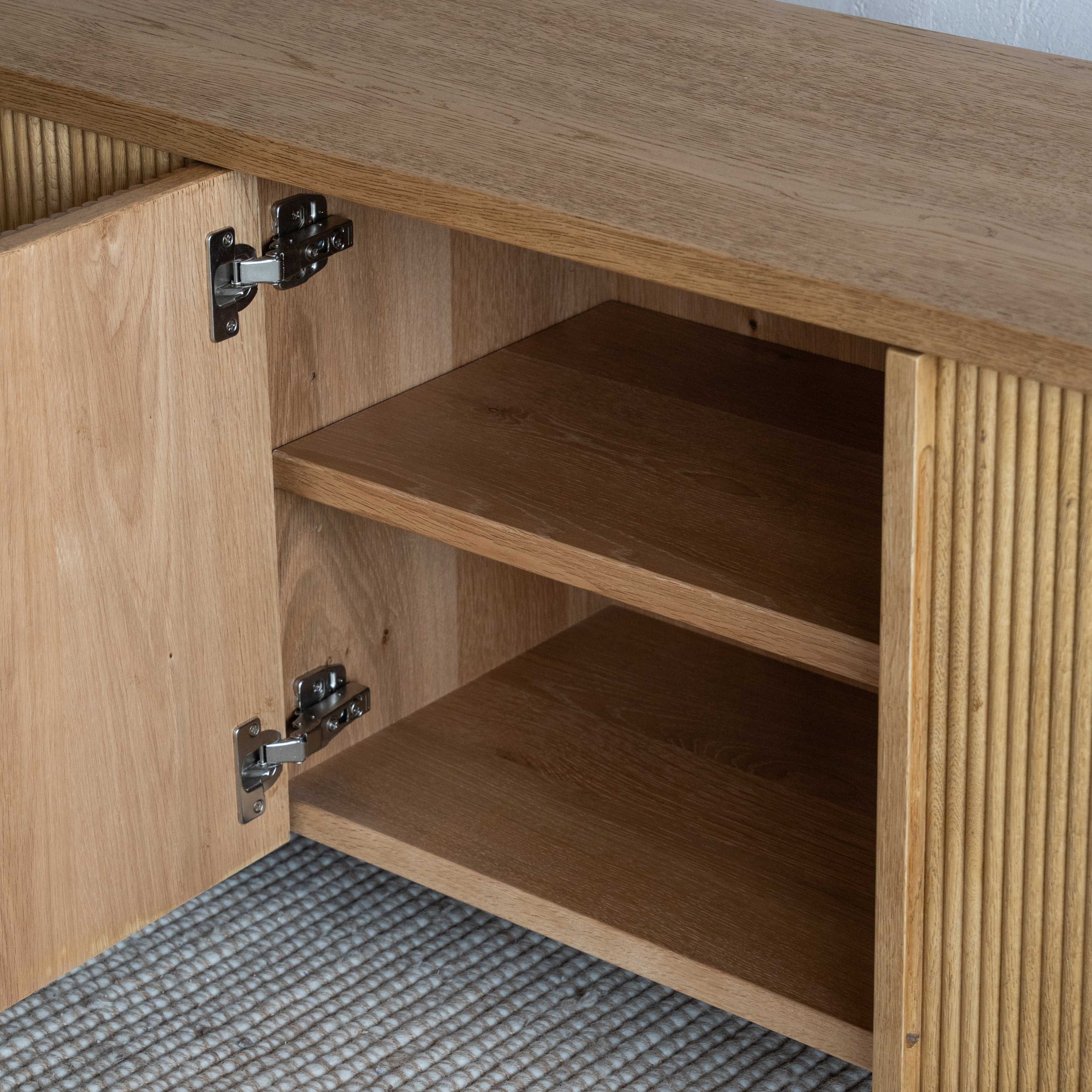 وحدة تلفزيون من خشب الدردار بتصميم عتيق على شكل عرش - كبيرة 