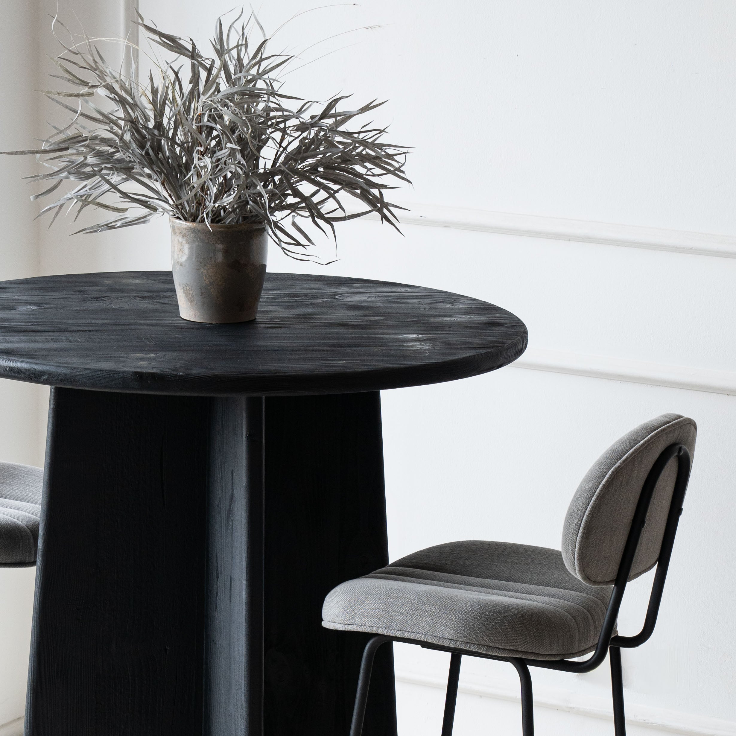 Round bar table with chairs sale