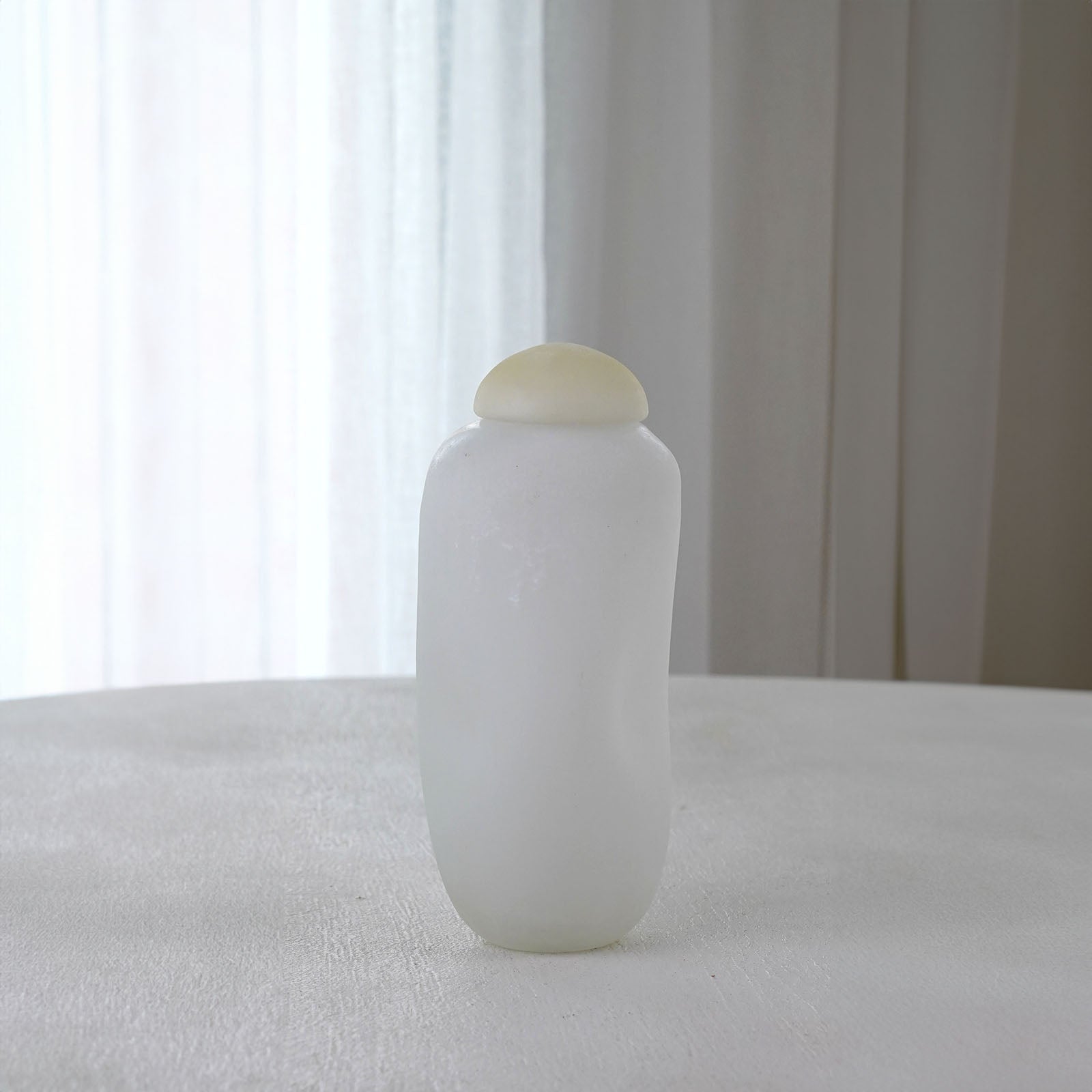 Vanilla White Decorative Glass Vase With Lid  - WS Living - UAE - Vase Wood and steel Furnitures - Dubai