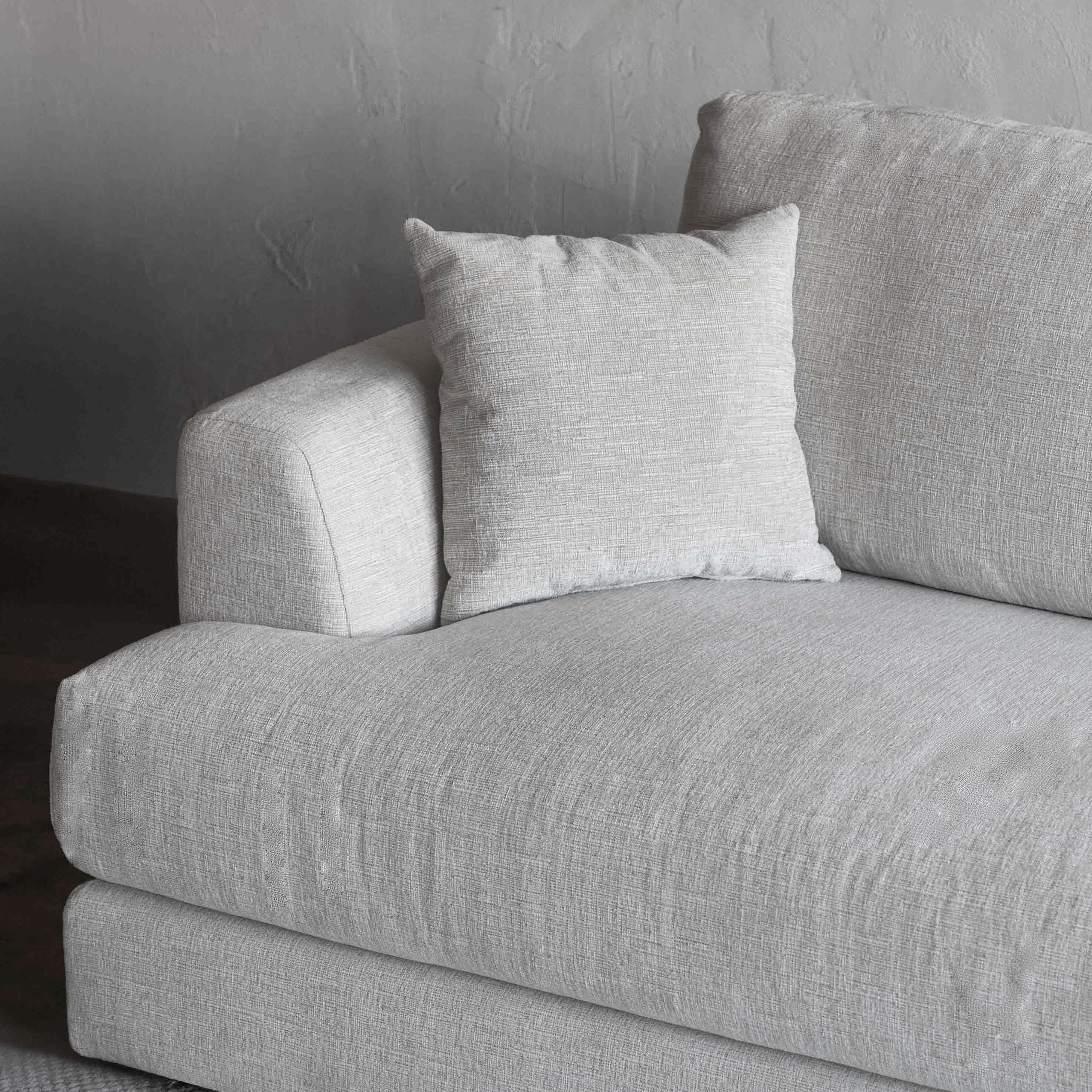 أريكة فالنسيا ثلاثية المقاعد 