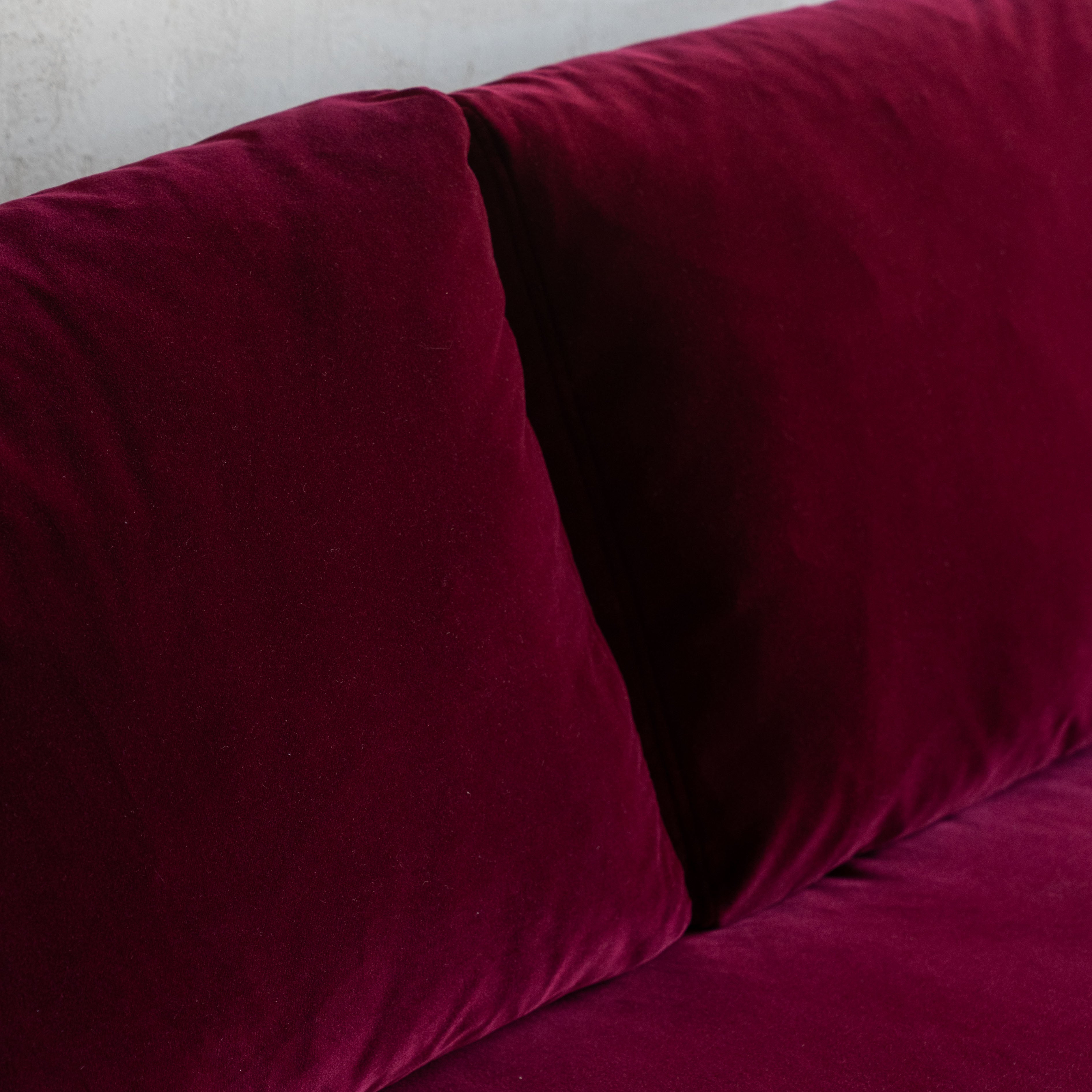 Verona Luxe Classic Cozy Armchair - BURGUNDY