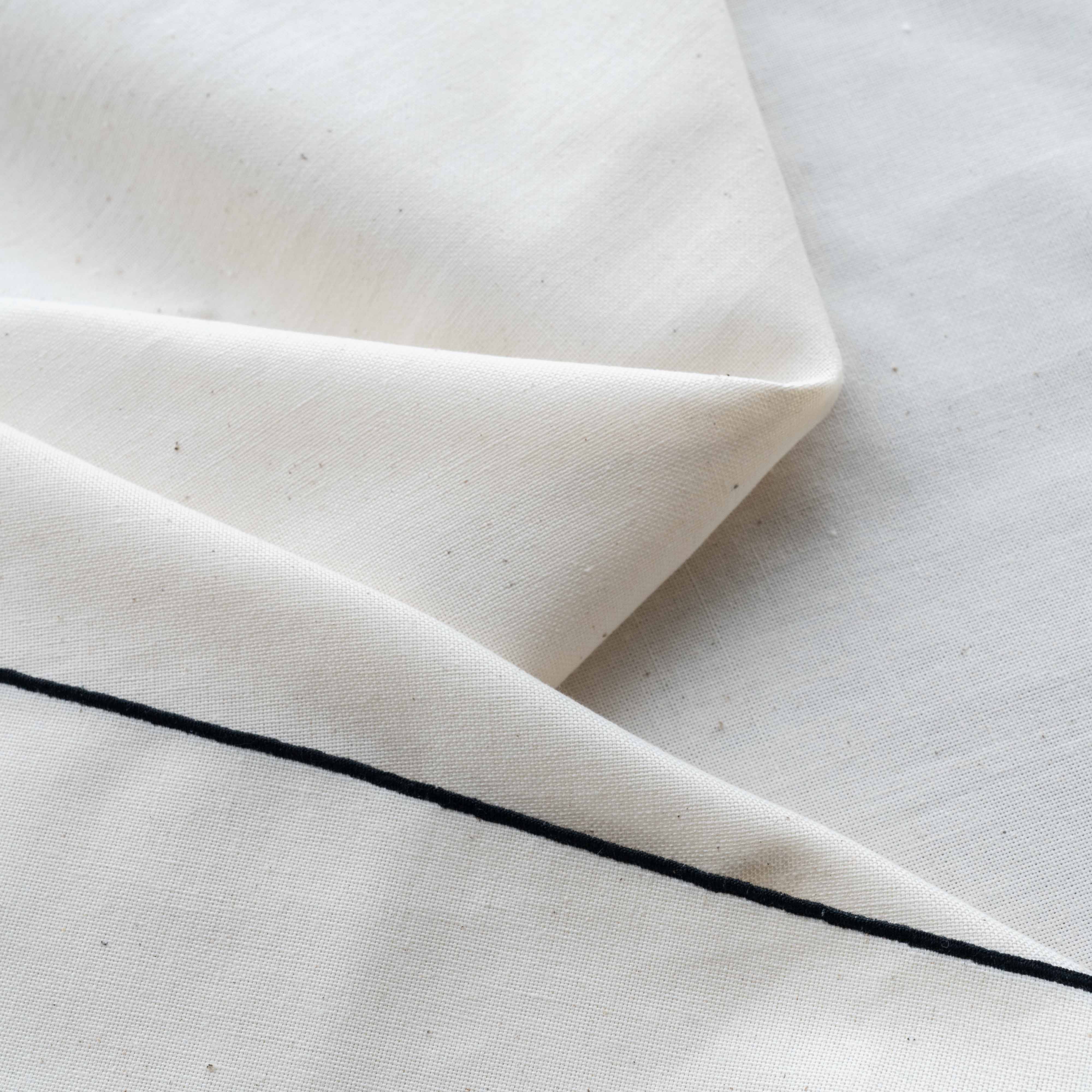 White & Black Overlook Pure Cotton Table Cloth - Table Cloth - WS Living - UAE Home Furniture Stores in Dubai