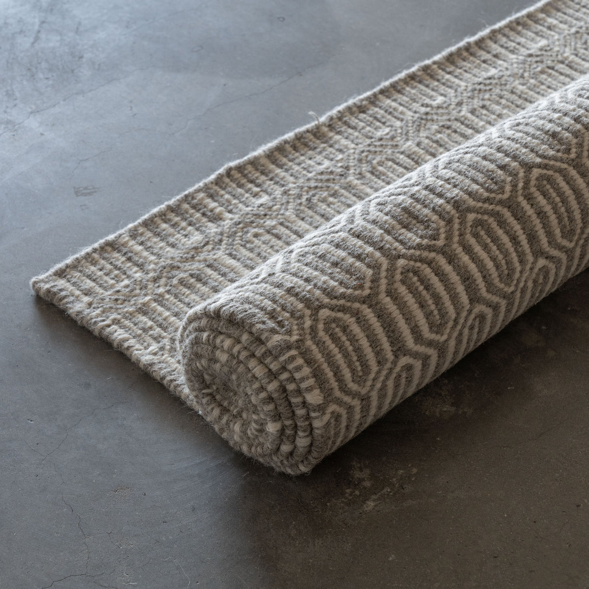 Rug-9 White/Silver – Handwoven Wool Area Rug | WS Living Furniture Dubai