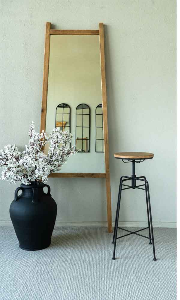 Round Bar Stool  - WS Living - UAE -  Wood and steel Furnitures - Dubai